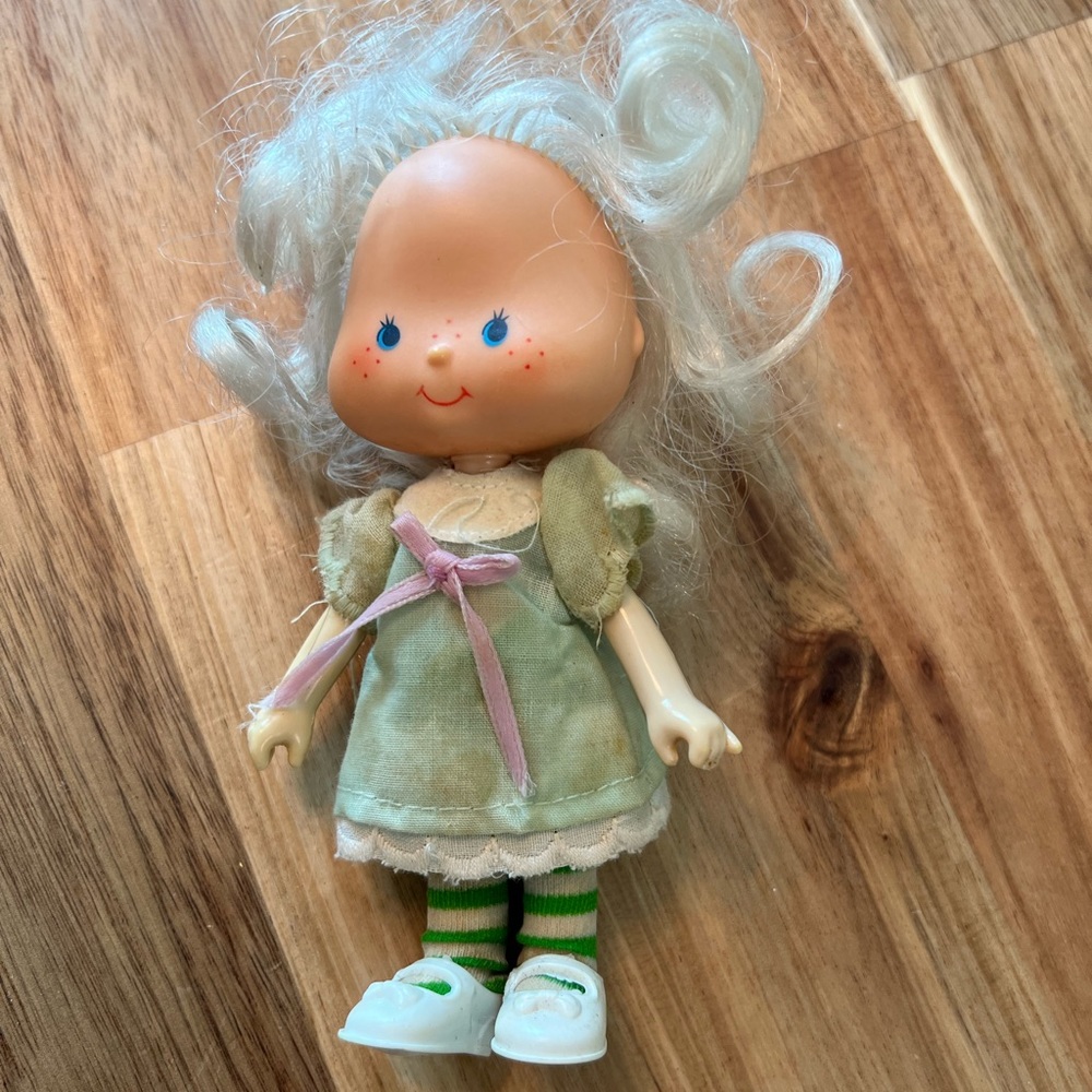 1983 Dancing Strawberry Shortcake Doll Angel Cake Soufflé Kenner Doll